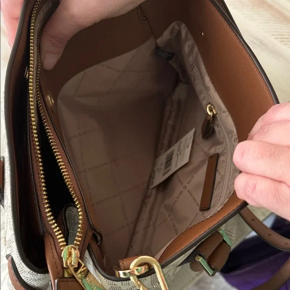 Michael Kors Cream Vanilla Signature Satchel with Brown Trim - Picture 7 of 12